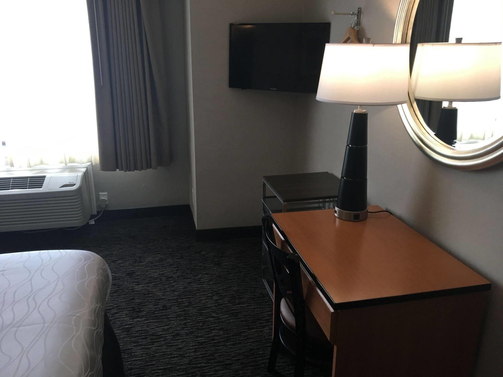 Center And Hotel